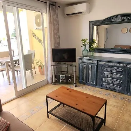 Charm With An Oasis By The Appartement