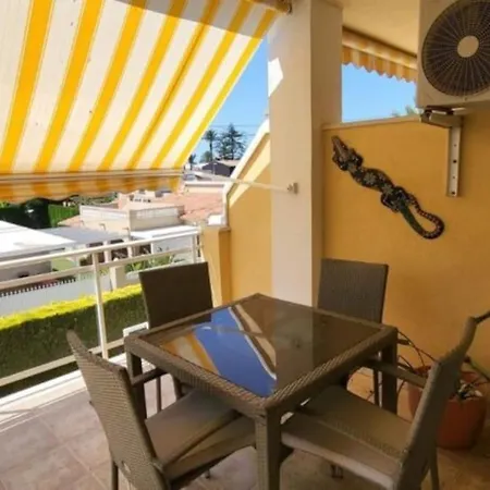 Appartement Charm With An Oasis By The Dénia